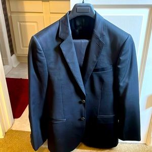 Express. Black suit 38s